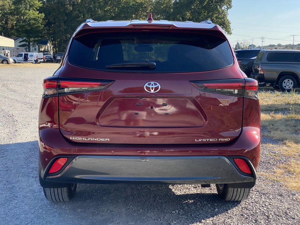 Used 2025 Toyota Highlander Limited AWD/4WD image 6
