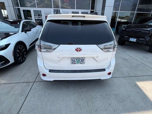 Used 2013 Toyota Sienna SE FWD image 5