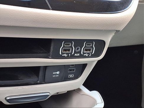 Used 2022 Chrysler Pacifica Touring-L image 14