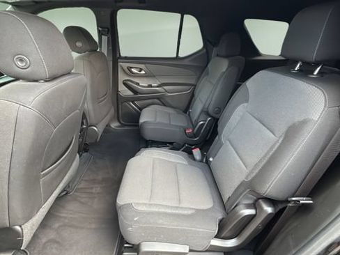 Used 2022 Chevrolet Traverse LT FWD image 19
