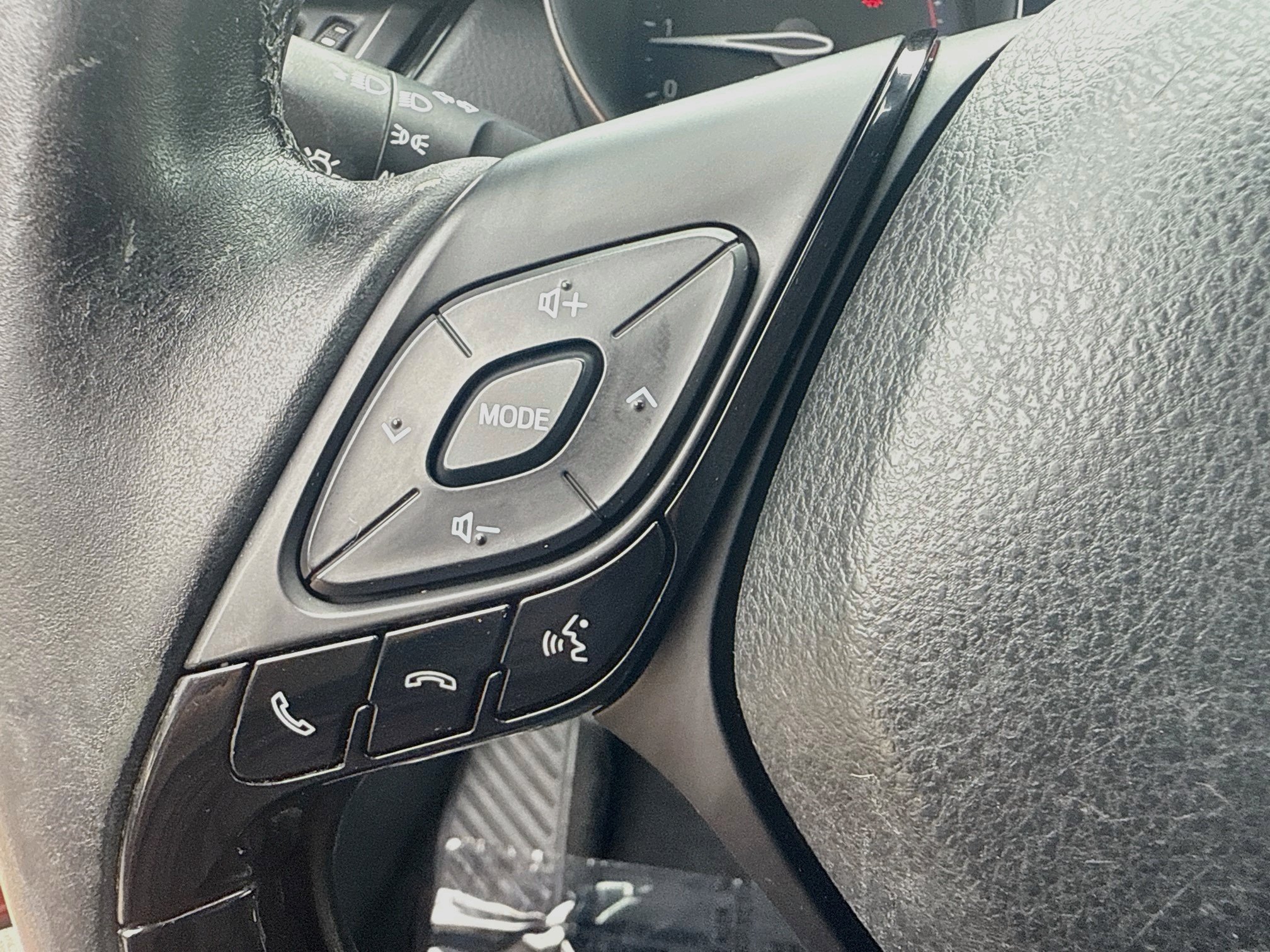 Used 2018 Toyota C-HR XLE FWD image 35
