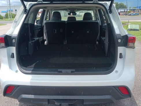 Used 2023 Toyota Highlander XLE FWD image 22