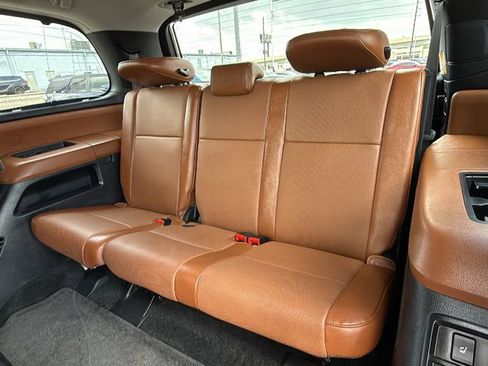 Used 2014 Toyota Sequoia Platinum RWD image 17