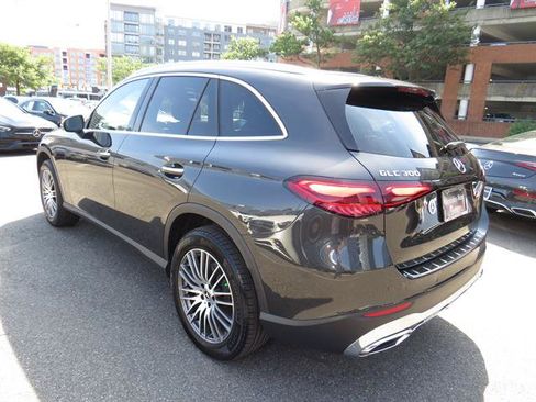 Used 2024 Mercedes-Benz GLC 300 4MATIC image 2