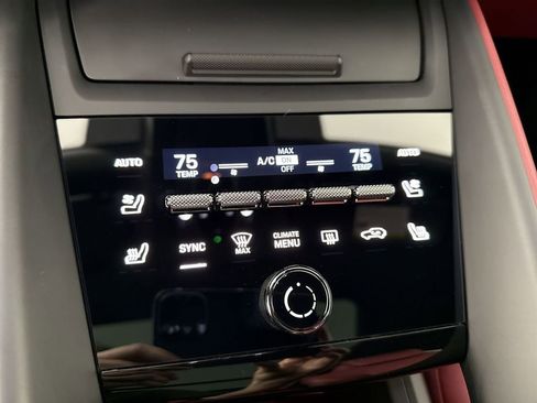 Certified 2025 Porsche Macan 4 Electric image 31