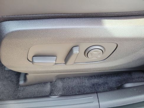 New 2026 Kia Carnival EX FWD image 23