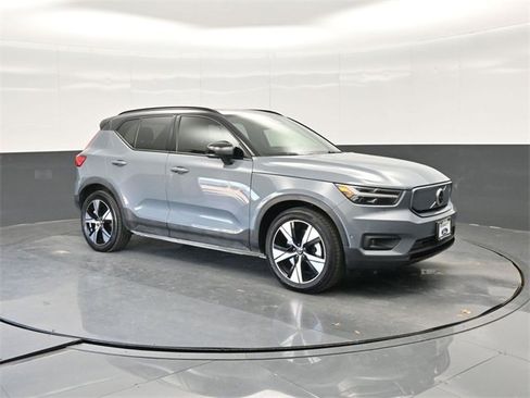 Used 2022 Volvo XC40 P8 Recharge Plus image 11