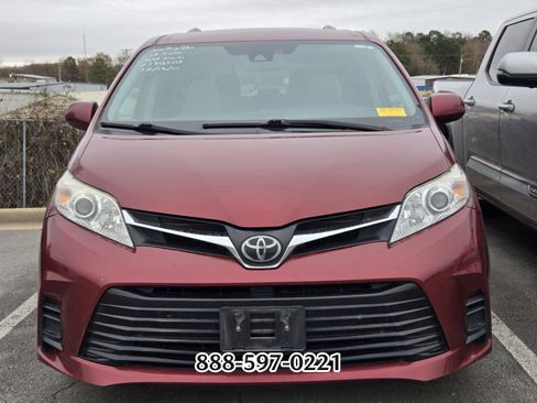 Used 2018 Toyota Sienna LE image 10