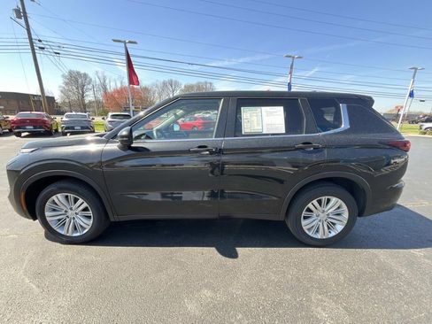 Used 2023 Mitsubishi Outlander ES image 4