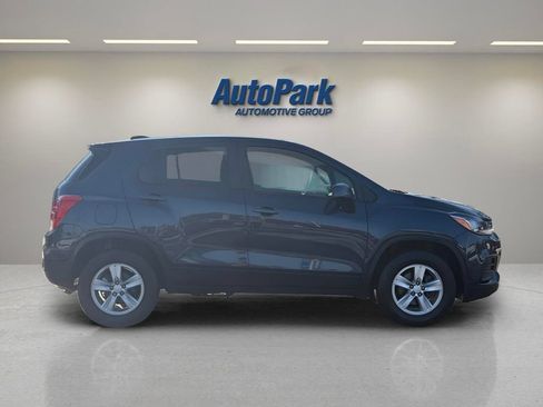 Used 2019 Chevrolet Trax LS w/ Tint and Cruise Package AWD/4WD image 8