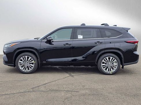 New 2026 Toyota Highlander Platinum image 7