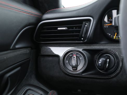 Used 2018 Porsche 911 GT2 RS image 33