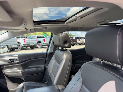 Used 2023 GMC Acadia SLT w/ Preferred Package AWD/4WD image 15