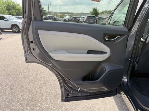 Used 2025 Subaru Forester Limited AWD/4WD image 12