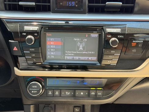 Used 2015 Toyota Corolla LE FWD image 20