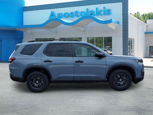 New 2026 Honda Pilot TrailSport image 2
