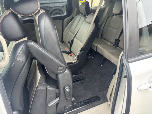 Used 2020 Kia Sedona EX image 32