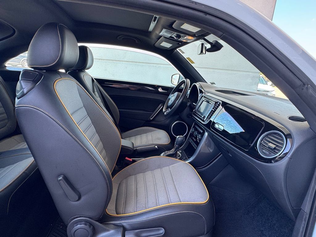 Used 2018 Volkswagen Beetle 2.0T Dune FWD image 27