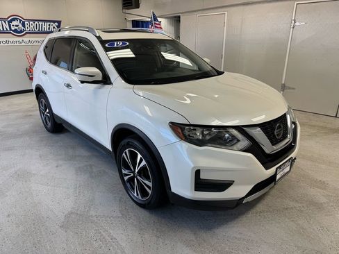 Used 2019 Nissan Rogue SV w/ Sun & Sound Touring Package AWD/4WD image 11