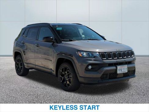 Used 2024 Jeep Compass Latitude w/ Altitude Special Edition AWD/4WD image 4