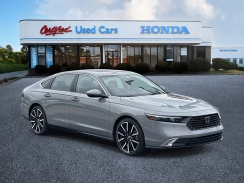 Used 2025 Honda Accord Touring image 7