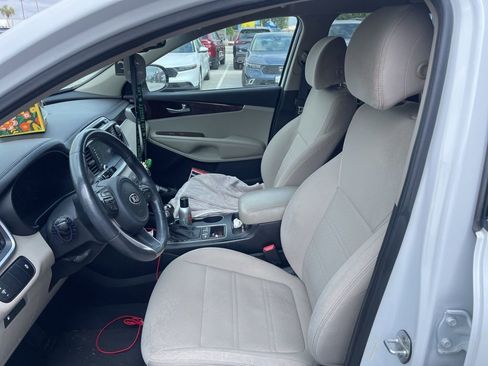 Used 2017 Kia Sorento FWD w/ LX Convenience Package image 8