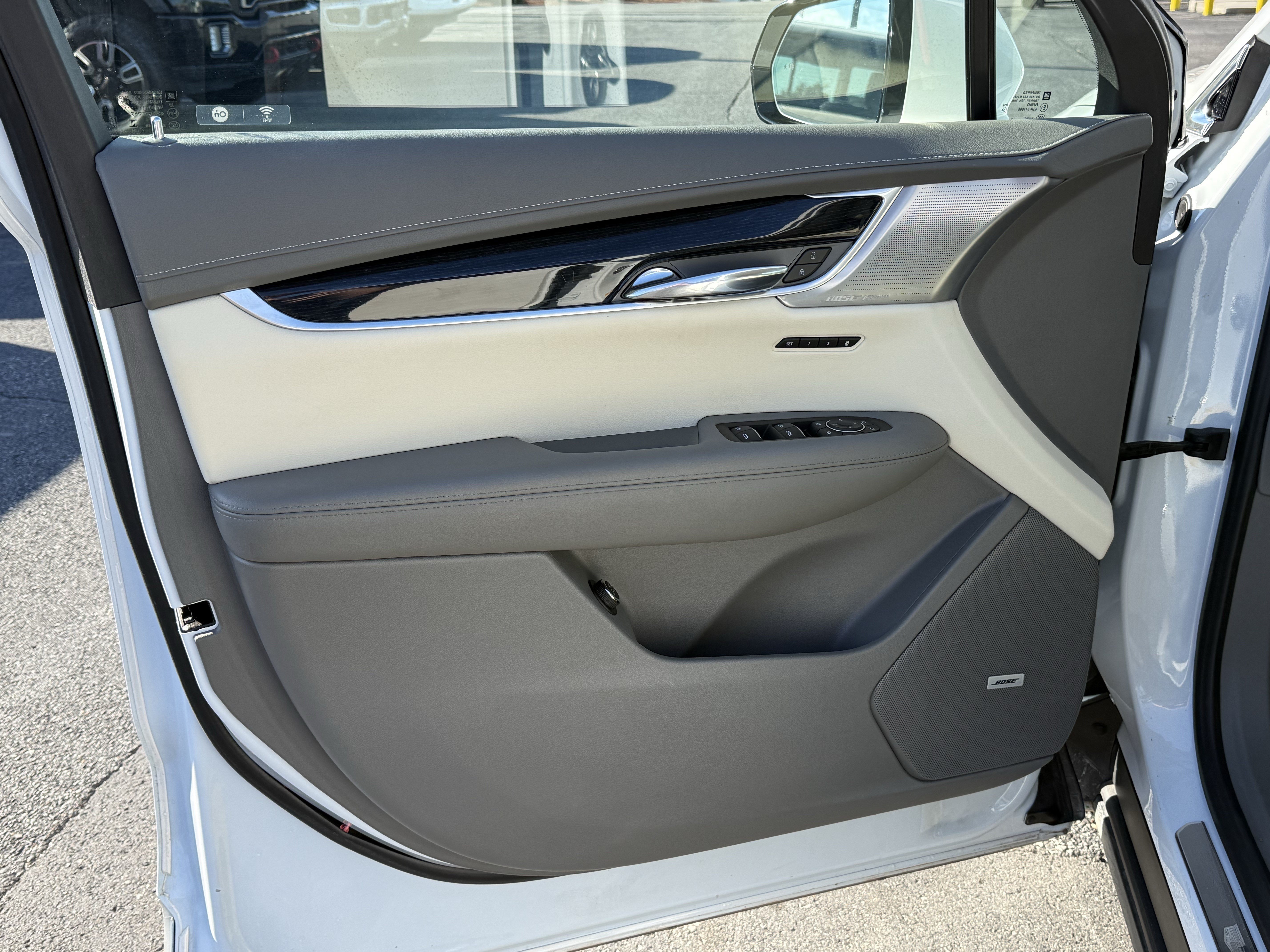 Used 2025 Cadillac XT6 Premium Luxury w/ Technology Package FWD image 14