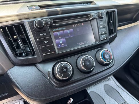 Used 2017 Toyota RAV4 LE AWD/4WD image 16