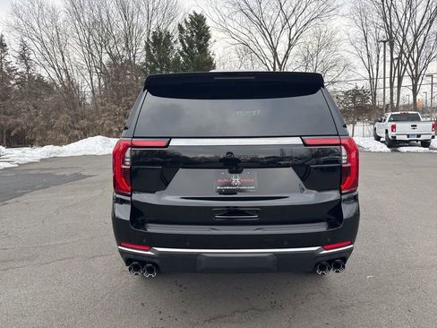 New 2026 GMC Yukon AT4 w/ AT4 Premium Package image 7