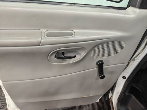 Used 2002 Ford E-350 and Econoline 350 XL image 28