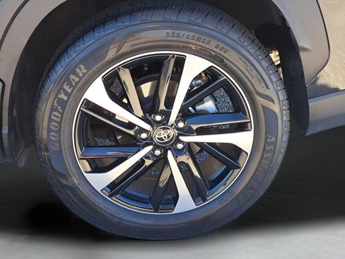 Used 2023 Toyota Corolla Cross XSE w/ Convenience Package image 5