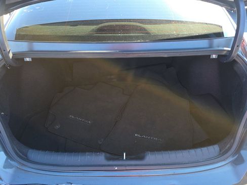 Used 2022 Hyundai Elantra SEL image 11