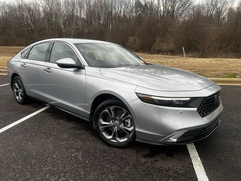 Used 2025 Honda Accord EX-L image 2