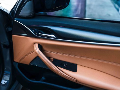 Used 2021 BMW 530i w/ M Sport Package image 42