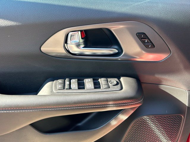 New 2027 Chrysler Pacifica Select FWD image 18