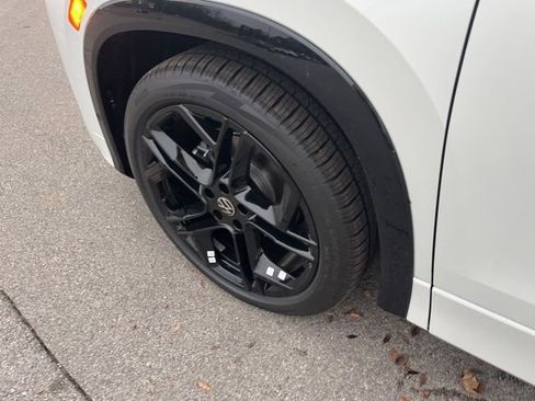 New 2026 Volkswagen Tiguan SE R-Line image 5