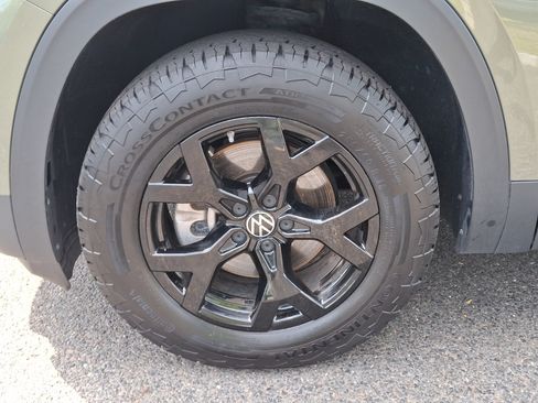 Certified 2024 Volkswagen Atlas Peak Edition SE AWD/4WD image 9