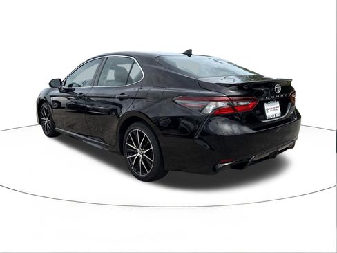 Used 2024 Toyota Camry SE image 5