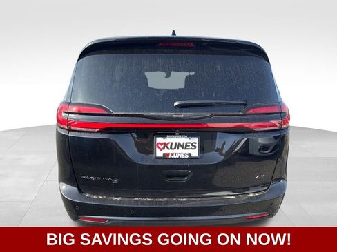 New 2026 Chrysler Pacifica Select w/ S Appearance Package AWD/4WD image 4