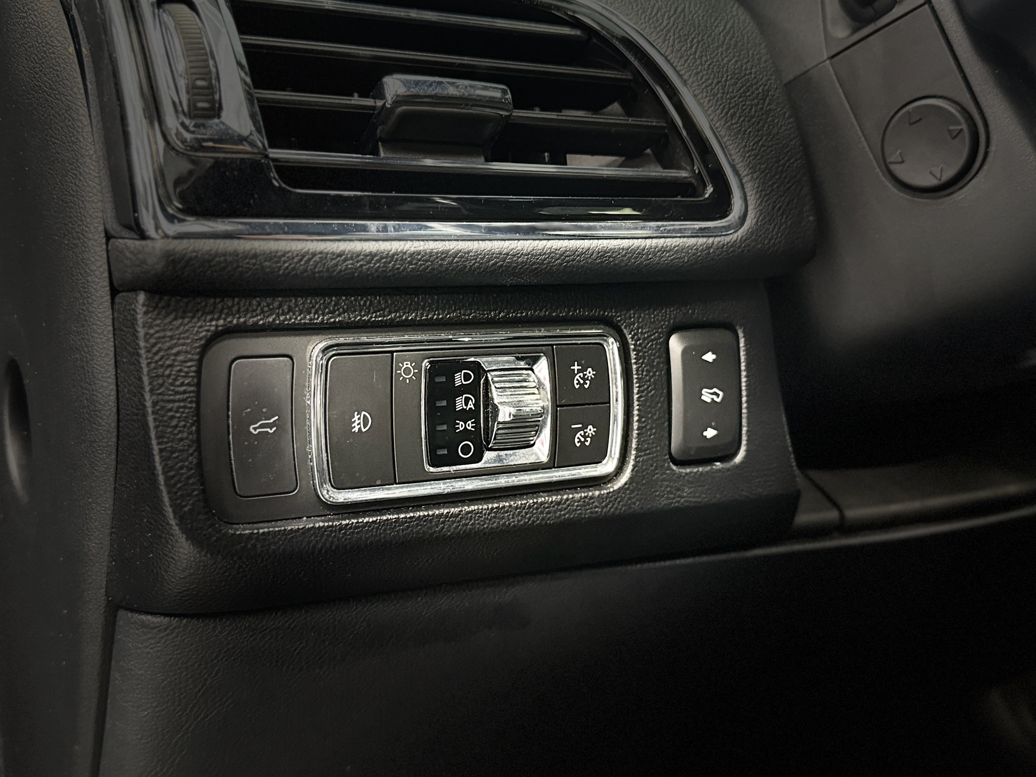 Used 2022 Lincoln Navigator L 4WD image 16