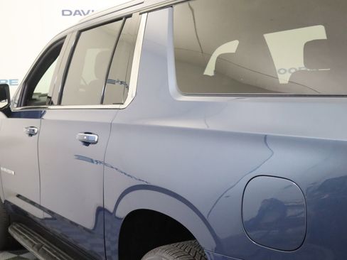 New 2025 Chevrolet Suburban Premier image 10