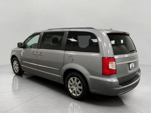 Used 2014 Chrysler Town & Country Touring image 8