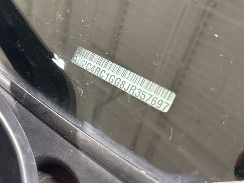 Used 2018 Chrysler Pacifica Limited image 30