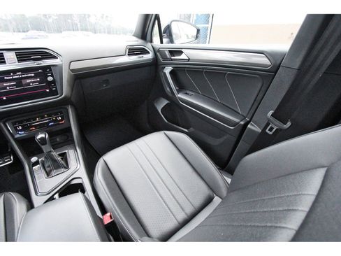 Used 2022 Volkswagen Tiguan SE R-Line FWD image 12