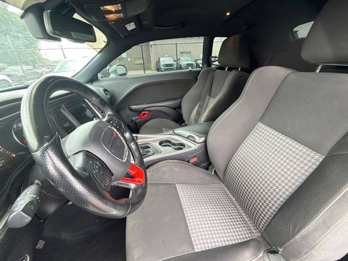 Used 2020 Dodge Challenger R/T RWD image 10