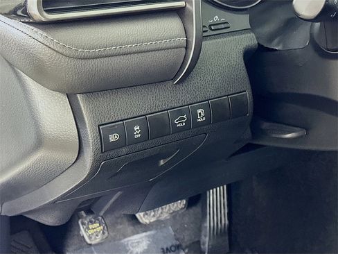 Used 2021 Toyota Camry SE w/ Convenience Package image 18