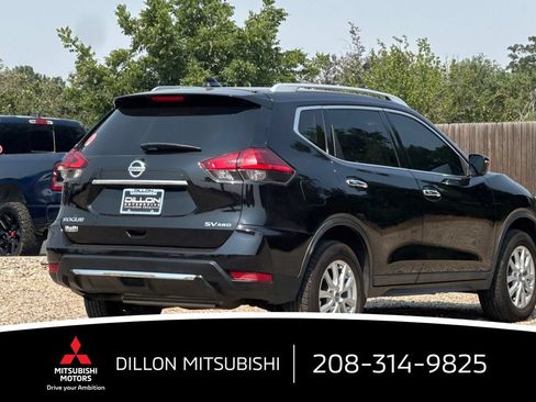 Used 2017 Nissan Rogue SV AWD/4WD image 4