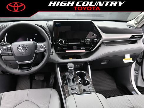 New 2026 Toyota Highlander Limited AWD/4WD image 15