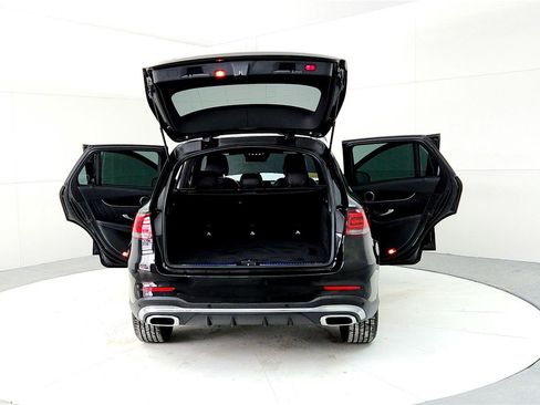 Used 2020 Mercedes-Benz GLC 300 4MATIC image 11