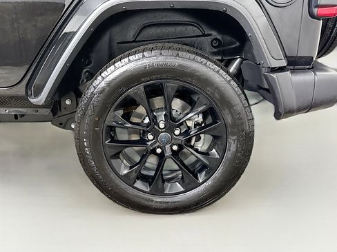 Used 2025 Jeep Wrangler Unlimited Sahara w/ Safety Group image 23